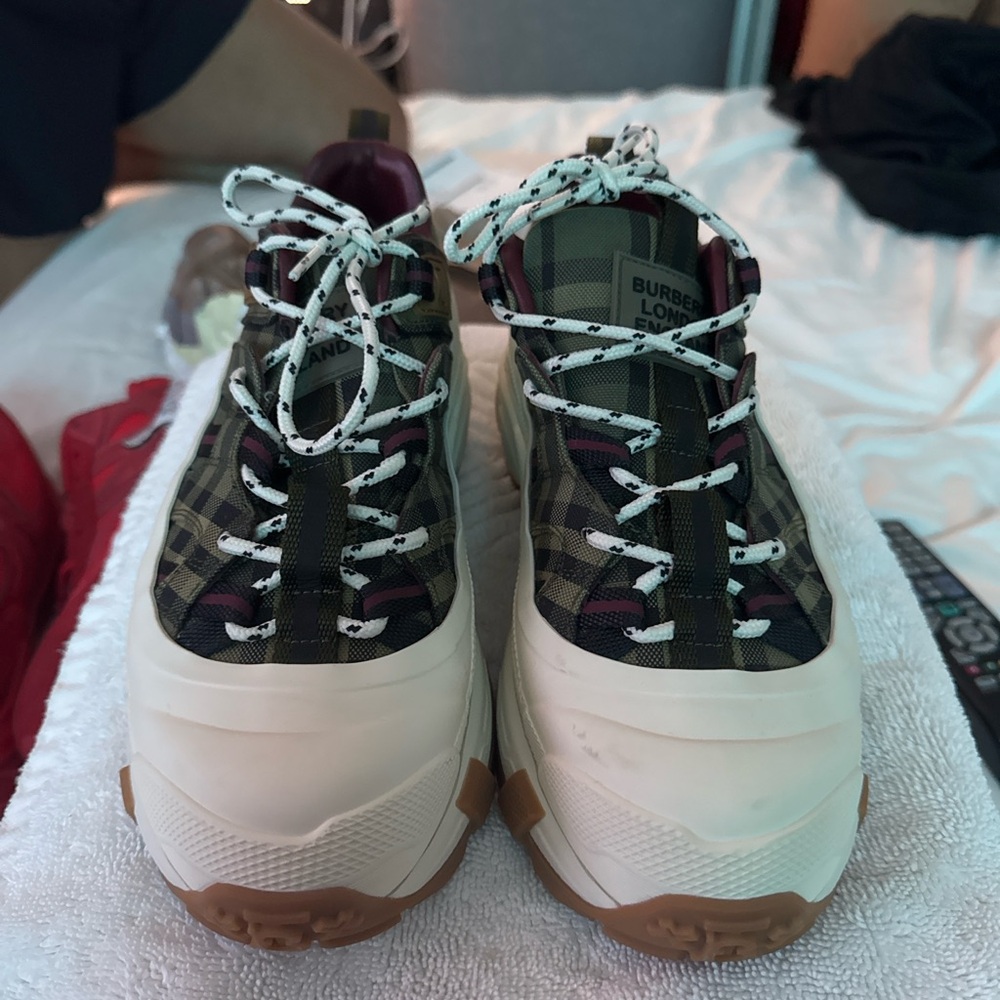 Burberry shoe